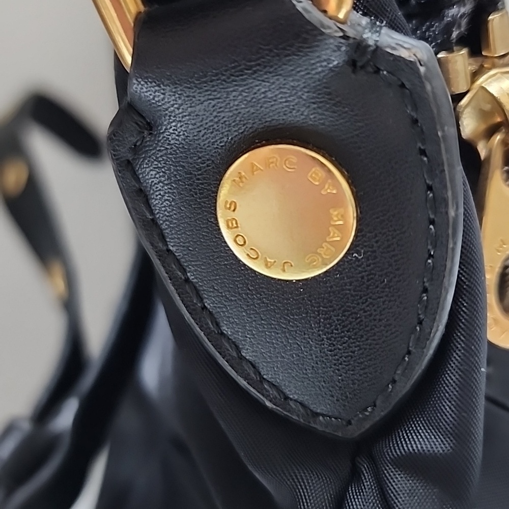 Marc By Marc Jacobs Classic Black Nylon Crossbody Bag with‎ Gold Hardware - Picture 4 of 14